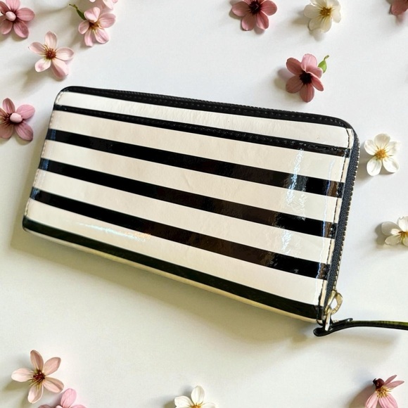 Kate Spade Wellesley Alessa Patent Leather Wallet. Excellent Condition. - Picture 4 of 15